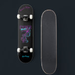 Skateboard Carte à roulettes avec légende et nom<br><div class="desc">Faites de ce skateboard votre propre en ajoutant votre texte. Pour accéder aux outils de montage avancés, allez à "Personnaliser ce modèle" et cliquez sur "Détails", faites défiler et appuyez sur le lien "cliquer pour customiser plus loin". Idéal pour toutes les occasions comme l'anniversaire ou Graduation, pour les skateurs de...</div>