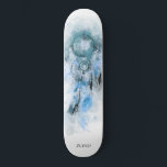 Skateboard *~* Catcher de rêve chamanique de la tribu des Boh<br><div class="desc">* Western BOHO American Watercolor Abstrait Dream Catcher Journey with nice Feathers as a Shamanic symbole for a Native American Spiritual Healer or BOHEMIAM design. * * *** Les couleurs sont principalement DENIM profond et SLATE BLEU sur BLANC. Ce design ésotérique populaire boho créatif abstrait attrapeur de rêve moderne et...</div>