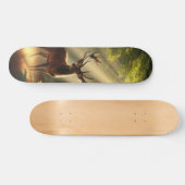 Skateboard Cerf dans la forêt matinale (Horz)