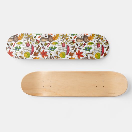 Skateboard Champignons d'automne, feuilles, noix et baies sur (Horz)