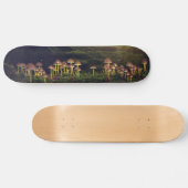 Skateboard Champignons sauvages mûrs dans la forêt (Horz)