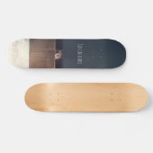 Skateboard Chat dans une boîte. Le maître du chat Zen. (Horz)