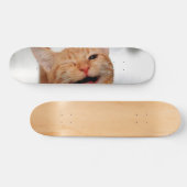 Skateboard Chat tabby mignon pleurant d'un oeil (Horz)
