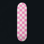 Skateboard Chèque rose, Motif en damier, À damiers<br><div class="desc">à damiers Motif - damier blanc rose et crème.</div>