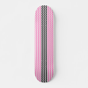 Skateboard Chevron rose chaud et noir par Shirley Taylor
