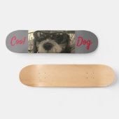 Skateboard Chien cool avec lunettes de soleil (Horz)
