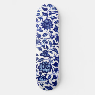 Skateboard Chinois bleu marine foncé motif floral sur blanc