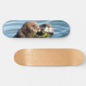 Skateboard Chiot et mère de loutre avec le varech (Horz)