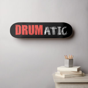 Skateboard Citation drumatique amusante avec du texte rouge e