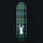 Skateboard Clan de Noël Tartan personnalisé Campbell Plaid<br><div class="desc">Mignons clan Campbell tartan plaid avec silhouette de cerf et clan Campbell tartan en vert,  et chèque bleu.</div>