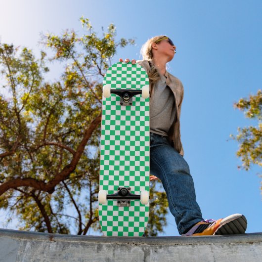 Skateboard Classique vert à carreaux (Extérieur 1)