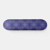 Skateboard Cobblestones bleu marine violet art géométrique (Horz)