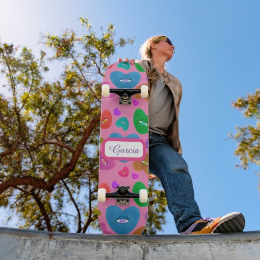 Skateboard Coeurs multicolores avec yeux amour Valentines (Extérieur 1)