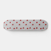 Skateboard Coeurs rouges sur gris (Horz)