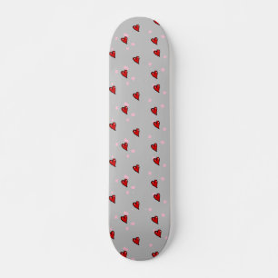 Skateboard Coeurs rouges sur gris