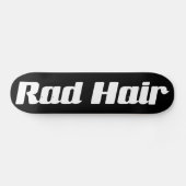 Skateboard Coiffure noire et blanche Typographie Couleurs per (Horz)