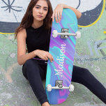 Skateboard Coloré Moderne Fille Bleu Rose Marbre Liquide<br><div class="desc">Ce design moderne dispose d'un motif en marbre liquide coloré en rose,  violet et bleu avec votre nom personnalisé. Personnalisez en modifiant le texte dans la zone de texte fournie. #skate #skateboards #skaterlife #cool #tropicool #sports #outdoor #fun</div>