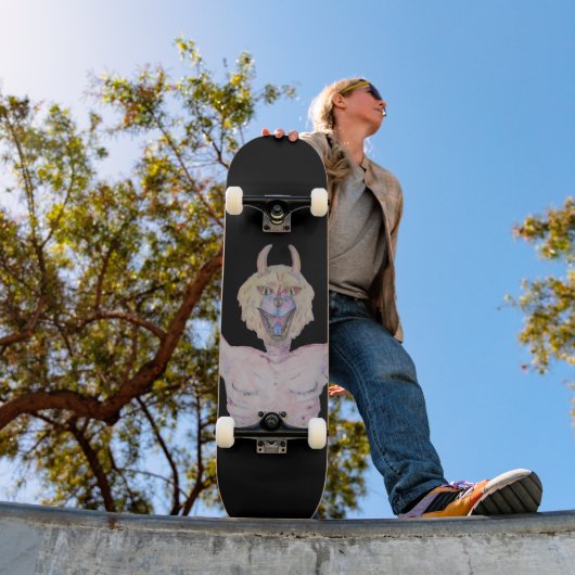 Skateboard cool on-off picture of demonic monster (Extérieur 1)