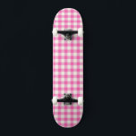Skateboard Cottagecore En vichy rose<br><div class="desc">Pique-nique printanière moderne,  avec motif tartan en vichy plaid aux couleurs chaudes rose et blanc.</div>