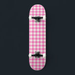 Skateboard Cottagecore En vichy rose<br><div class="desc">Pique-nique printanière moderne, avec motif tartan en vichy plaid aux couleurs chaudes rose et blanc.</div>