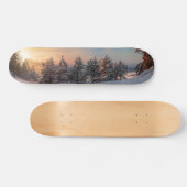 Skateboard Coucher de soleil sur la forêt gelée de neige près (Horz)