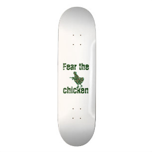 Skateboard craignez la planche à roulettes de poulet