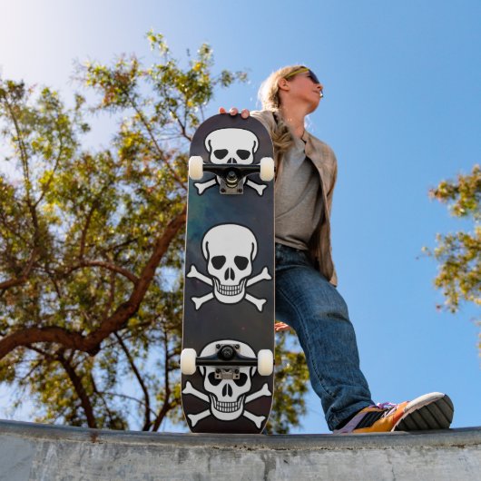 Skateboard Crâne et os croisés (Extérieur 1)