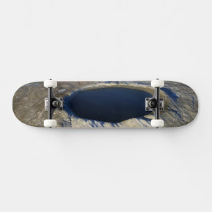 Skateboard Cratère aérienne Pingualuit, Québec, Canada.