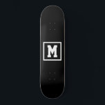 Skateboard Créez votre propre Modèle Monogramme noir et blanc<br><div class="desc">Créez votre propre planche de roulettes Monogram Modèle noir et blanc. Ajoutez facilement le monogramme initial en couleur blanche sur un arrière - plan sombre. choisissez le type de pont dans le menu d'options.</div>