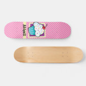 Skateboard Cupcake sur bandes rose et blanche (Horz)