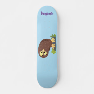 Skateboard Curieux et drôle dessin animé de chouette brune