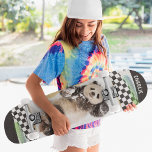 Skateboard Cute Panda À damiers Modern Collage Nom personnali<br><div class="desc">Cute Panda À damiers Modern Collage Custom Name Skateboard vous propose votre nom personnalisé dans la typographie moderne avec un collage d'un panda jouant dans la neige et le papier à damiers déchiré. Personnalisez en modifiant le texte dans la zone de texte fournie. Offrez un cadeau sur mesure, un skateboard...</div>