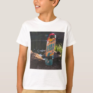 Skateboard dat aan de rand wordt geboren t-shirt