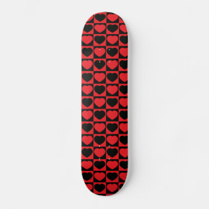 skateboard de coeurs noir et rouge