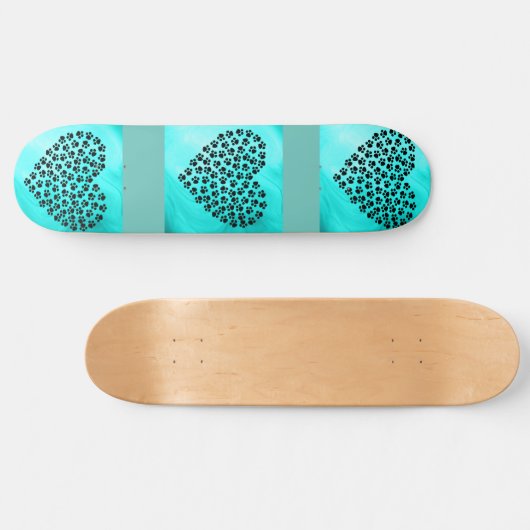 Skateboard de coeurs turquoise. (Horz)