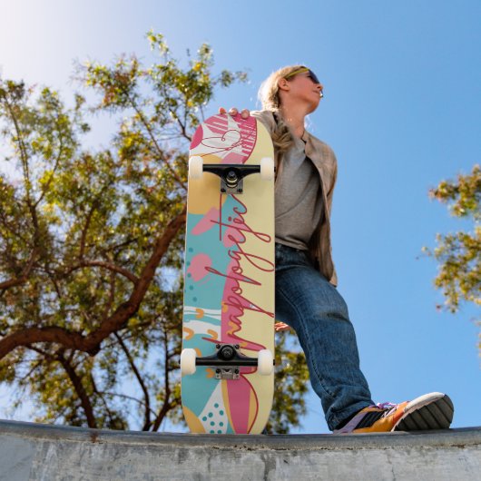 Skateboard Déclaration Féminine Audacieuse et Sans Compromis (Extérieur 1)