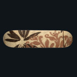 Skateboard Design de crayon floral avec Feuilles tawny<br><div class="desc">Ce dessin au pochoir de feuilles floraux à la coloration tonique a un aspect rustique arrière - plan,  lui donnant une atmosphère vintage. Un original de Jennifer Goldberger,  cette impression ferait un cadeau extraordinaire pour quelqu'un qui aime l'atmosphère rustique de pièces comme celle-ci!</div>