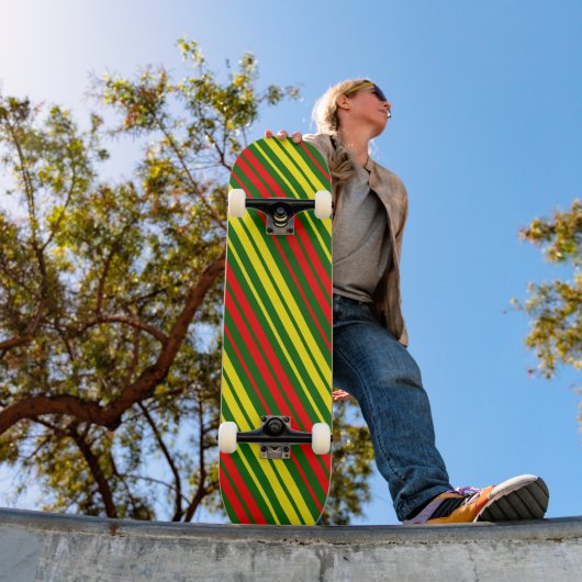 Skateboard Dessin à rayures verticales vert jaune rouge (Extérieur 1)