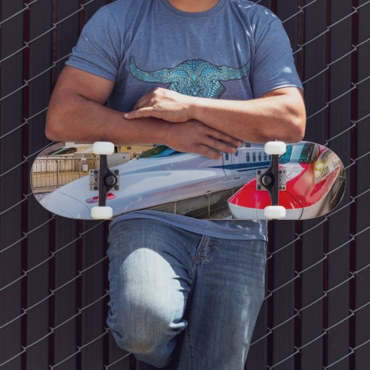 Skateboard Deux Shinkansen à la gare de Tokyo (Extérieur 3)