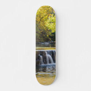 Skateboard Déversement Au-Dessus De La Route
