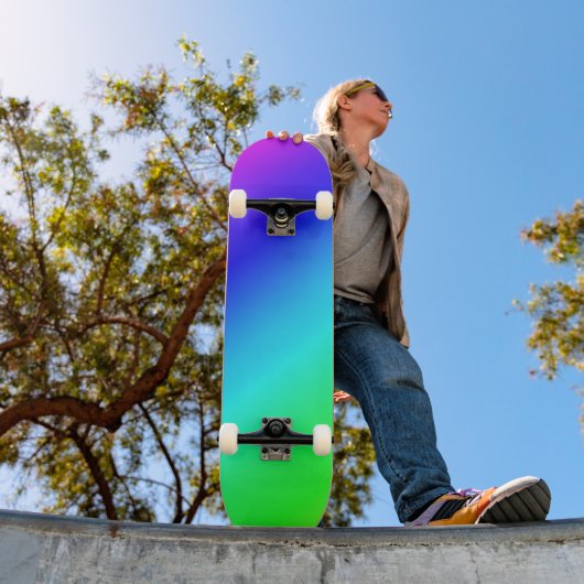 Skateboard Diagonale arc-en-ciel bleu à vert (Extérieur 1)