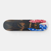 Skateboard Doberman Pinscher Drapeau américain chien patrioti (Horz)