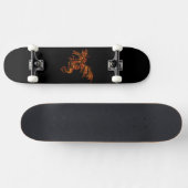 Skateboard Dragon flamboyant sur noir (Horz)