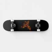 Skateboard Dragon flamboyant sur noir (Horz)