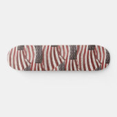 Skateboard Drapeau américain peint sur texture de bois rustiq (Horz)