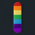 Skateboard drapeau arc-en-ciel<br><div class="desc">Les couleurs vives de l'arc-en-ciel pour célébrer votre fierté, ou seulement votre bonheur !</div>