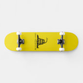 Skateboard Drapeau au serpent à sonnette de Gadsden : Guerre (Horz)
