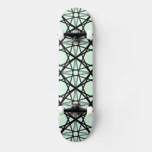 Skateboard Drapeau de la Maison d'Art Géométrique en noir et