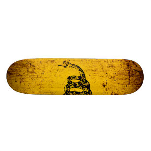 Skateboard Drapeau grunge noir de Gadsden