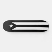 Skateboard Drapeau noir de Porto Rico (Horz)
